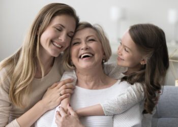 As mulheres estão precisando cuidar dos filhos e dos pais
Foto: Freepik