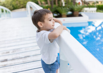 Criança sem supervisão na piscina, nem pensar!
Foto: Freepik