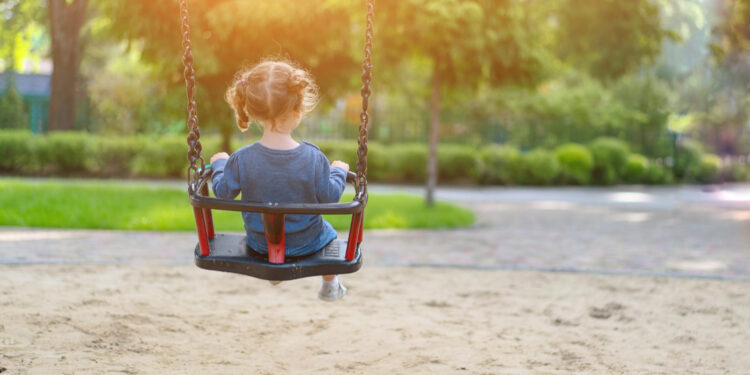 Criança no parquinho
Foto: Freepik