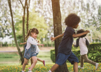 Os organizadores perceberam que tentar limitar o uso de telas de forma individual tinha pouco efeito
Foto: Freepik