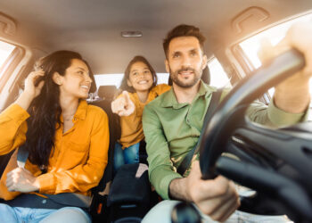 Outra mudança foi estabelecer que tudo o que precisa ser feito com o celular é feito antes de entrarmos no carro
Foto: Freepik