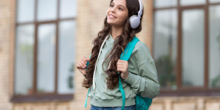 Existem estudos sobre o desenvolvimento das relações entre pais e filhos na adolescência que mostram como essa fase provoca uma reorganização natural do vínculo
Foto: Magnific