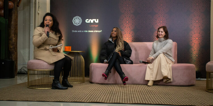 Talk sobre "Onde está a Mãe Dessa Criança?", com Renata Menezes, Xan Ravelli e Daniela Seibel