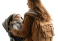 Mãe passeando com bebê
Foto: Magnific