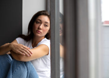 As mulheres estão esgotadas, tentando dar conta de tudo
Foto: Magnific