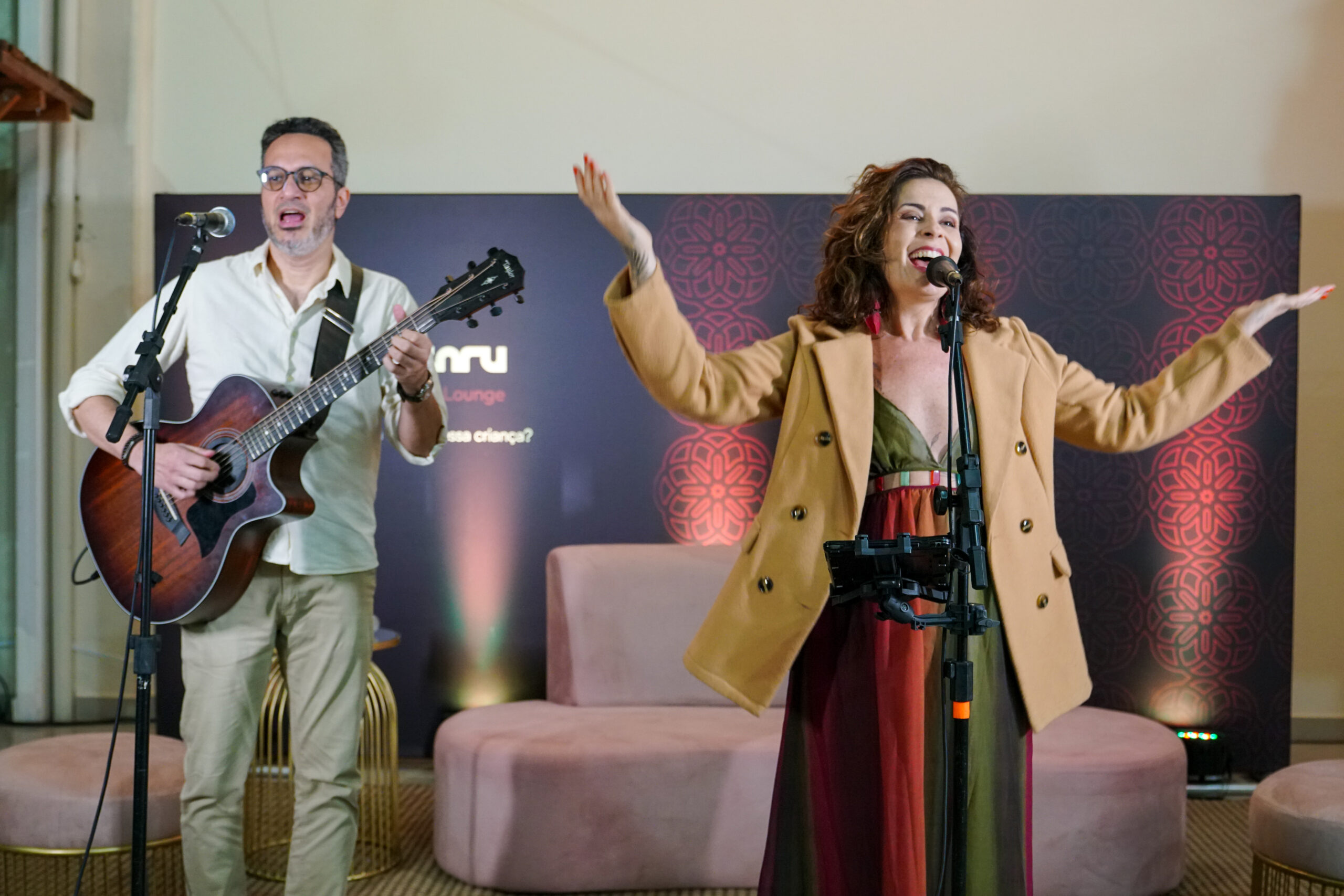 Caru ganha música inédita para celebrar e acolher mães em todas as fases da maternidade