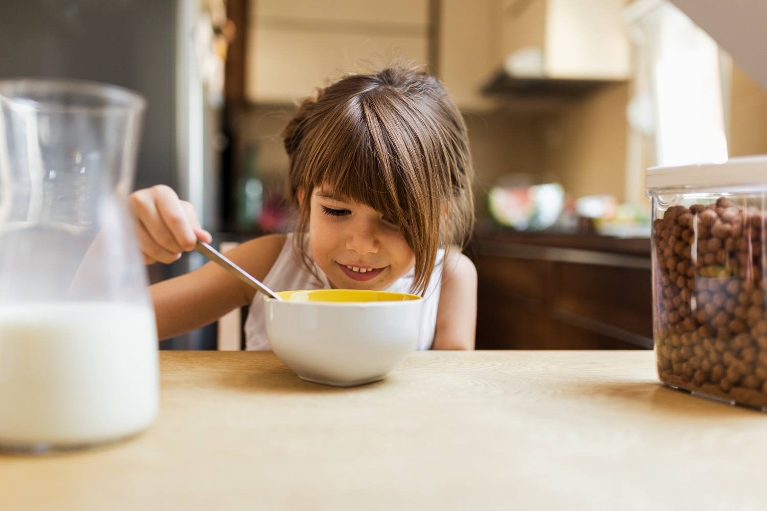 7 alimentos que as crianças adoram, mas que podem prejudicar os dentes sem os pais perceberem