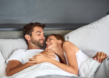 Casal na cama
Foto: Magnific