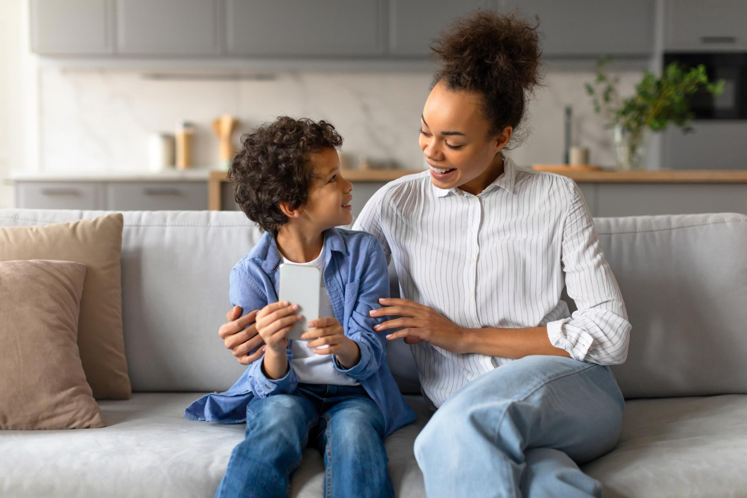 O perigo nem sempre vem de um estranho: o que pais e mães precisam saber sobre abuso sexual infantil